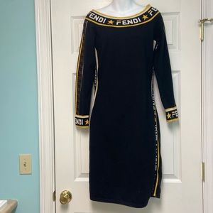 PRICE DROP!!
Luxury insignia Off the shoulders Medium to Large.